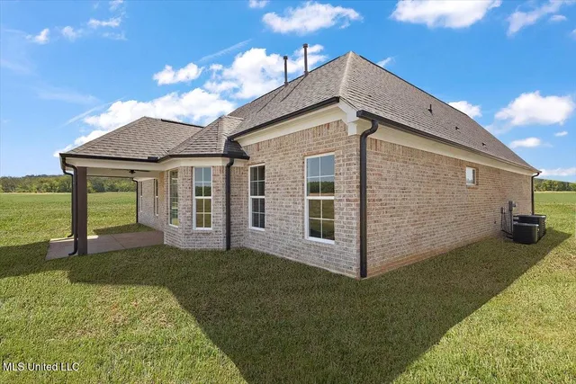 $366,900 | 804 Coahoma Court, Nesbit, MS 38651