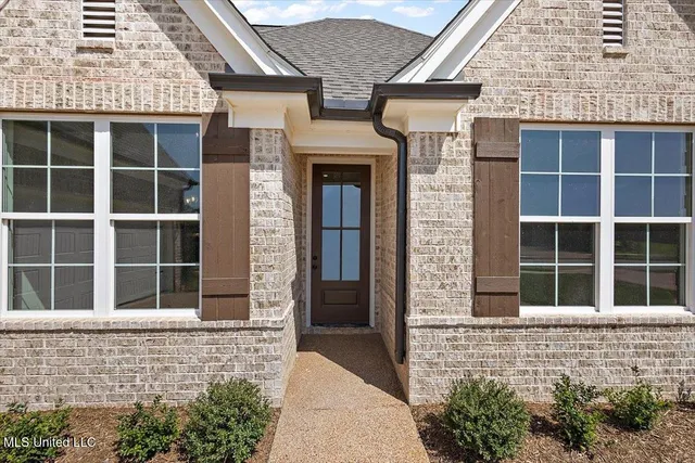 $366,900 | 804 Coahoma Court, Nesbit, MS 38651