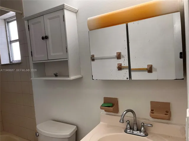 $2,000 | 928 Southwest 30th Avenue, Unit 11, Miami, FL 33135