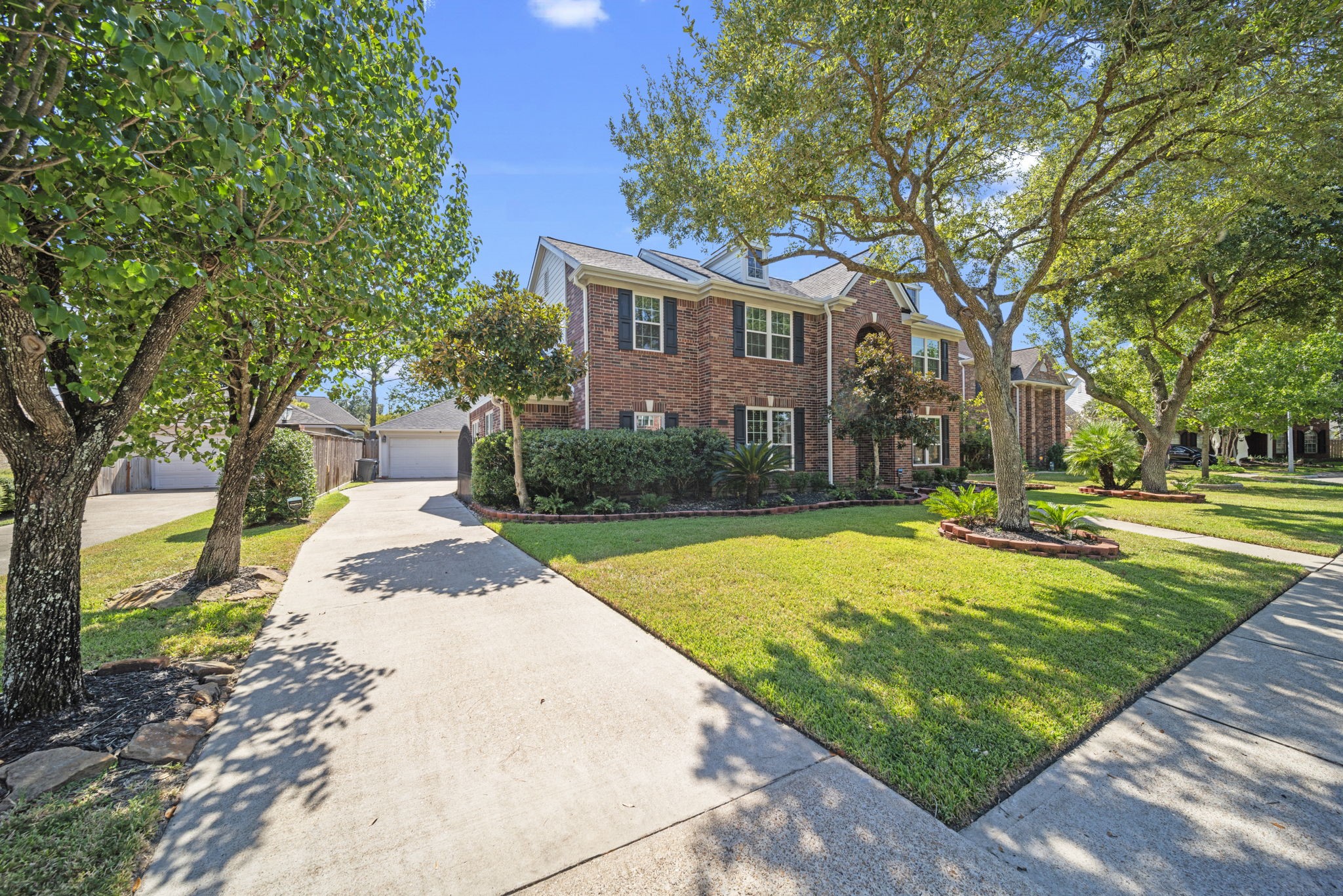 20727 Shadow Mill Court Katy, TX 77450 - Photo 4 of 48 a house with swimming pool in front of it