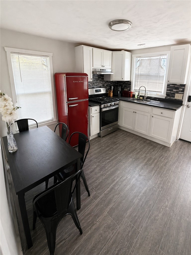 85 Pleasant Street Warwick, RI 02886 - Photo 3 of 12