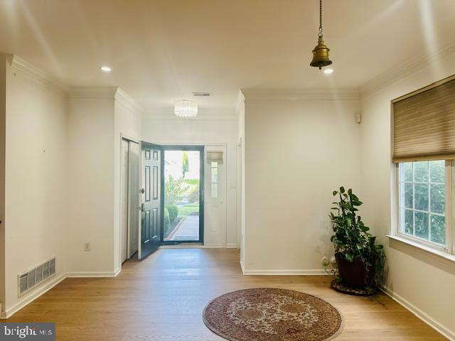 33 Brownstone Road East Windsor, NJ 08520 - Photo 8 of 25 Entry & Liv Rm