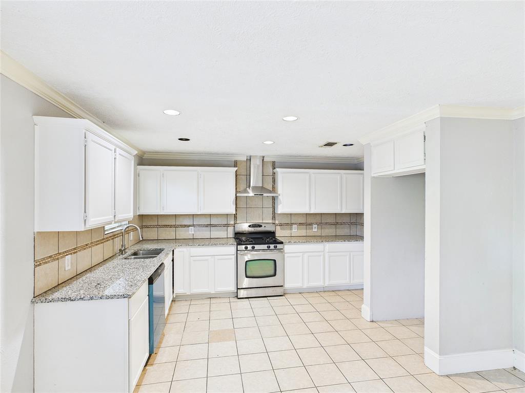 6909 Valhalla Road Fort Worth, TX 76116 - Photo 3 of 15 a kitchen with stainless steel appliances granite countertop a stove and a refrigerator
