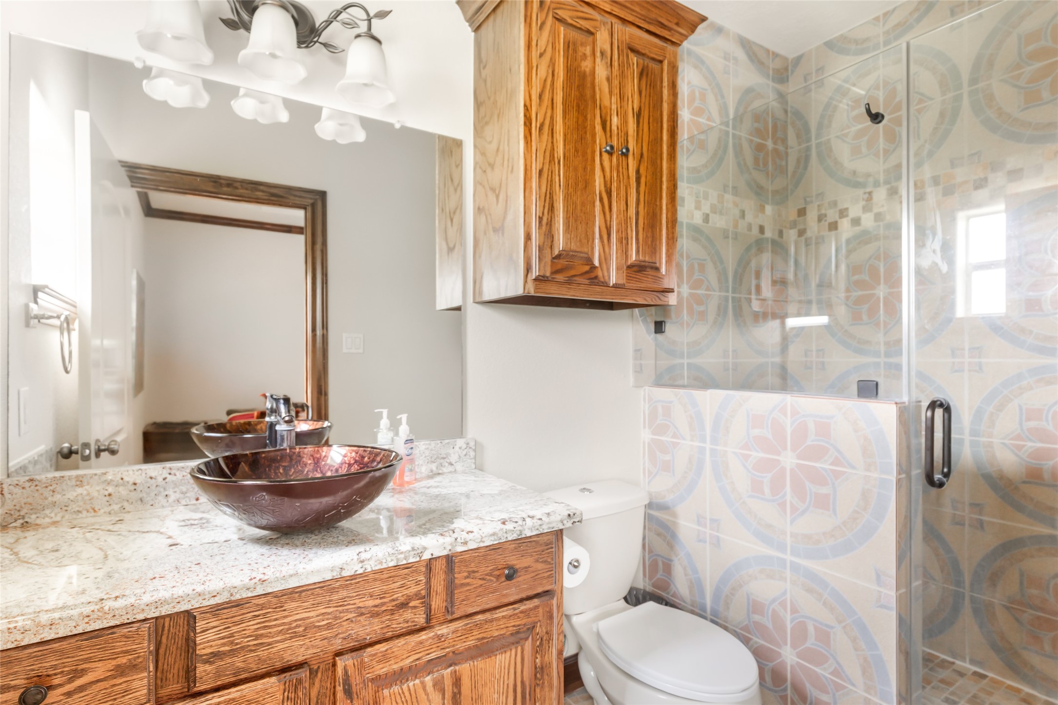 15123 Lindstrom Road Crosby, TX 77532 - Photo 33 of 39 a bathroom with a granite countertop sink a toilet and bathtub