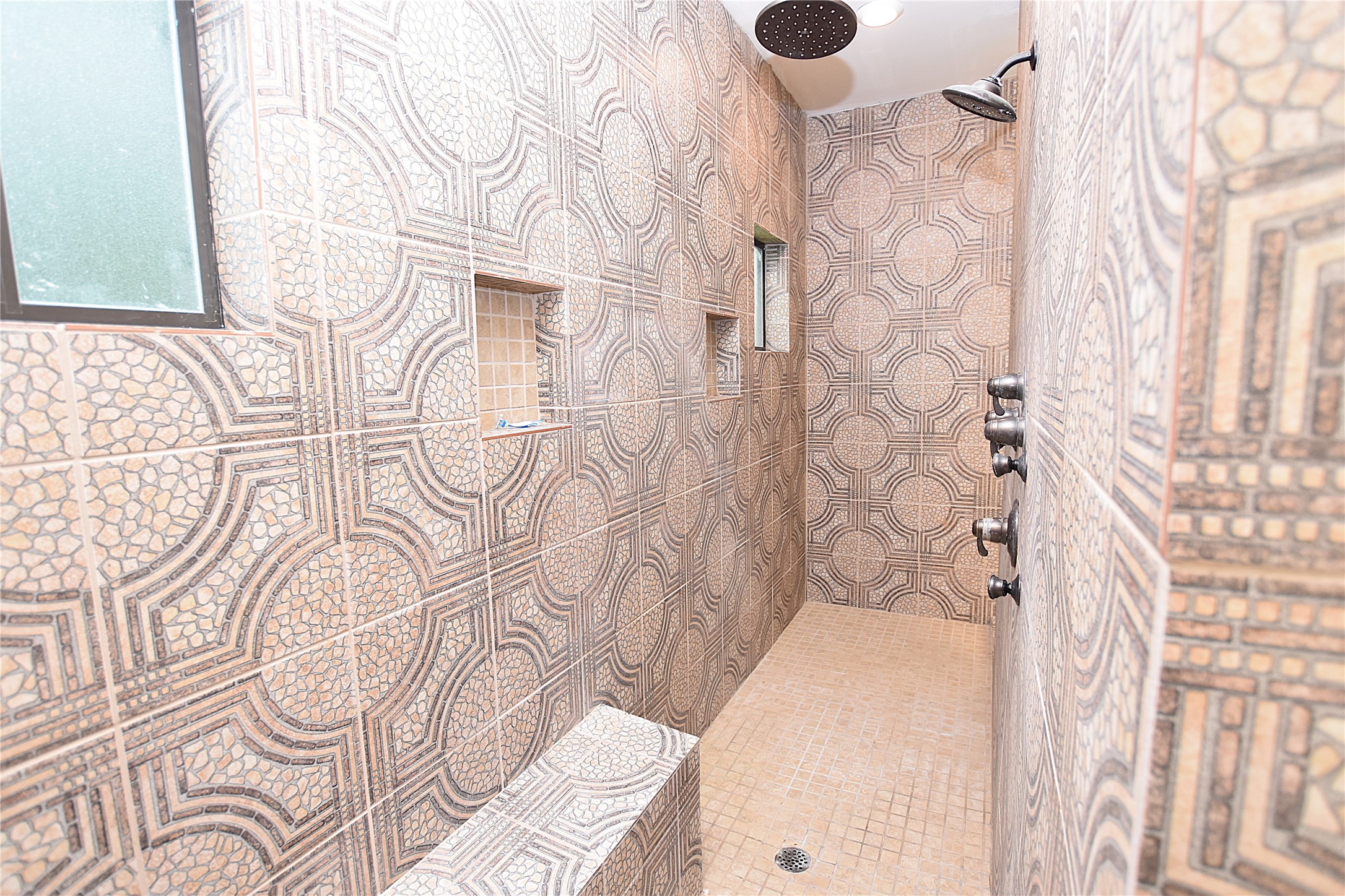 15123 Lindstrom Road Crosby, TX 77532 - Photo 35 of 39 a bathroom with a bathtub and shower