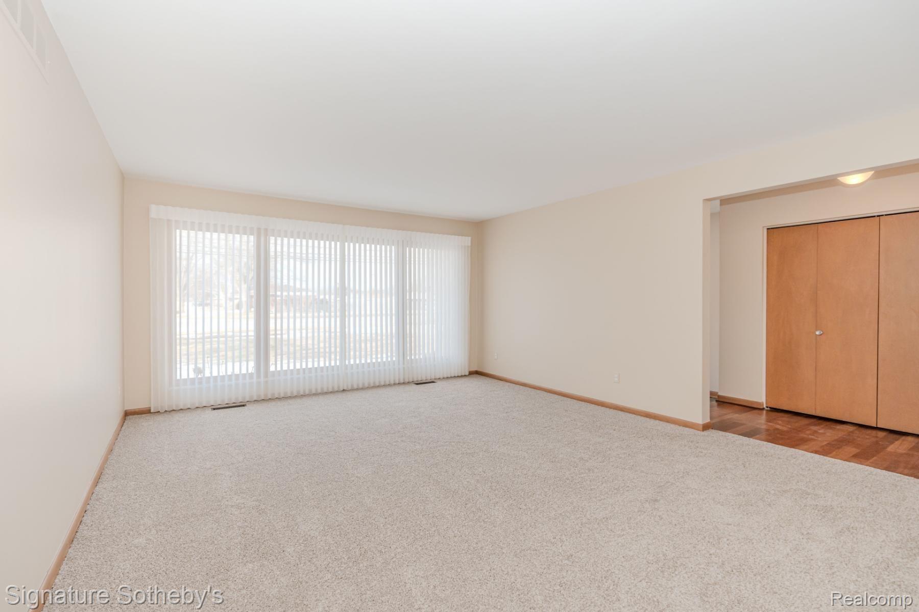 Living Room showing entrance off of foyer
