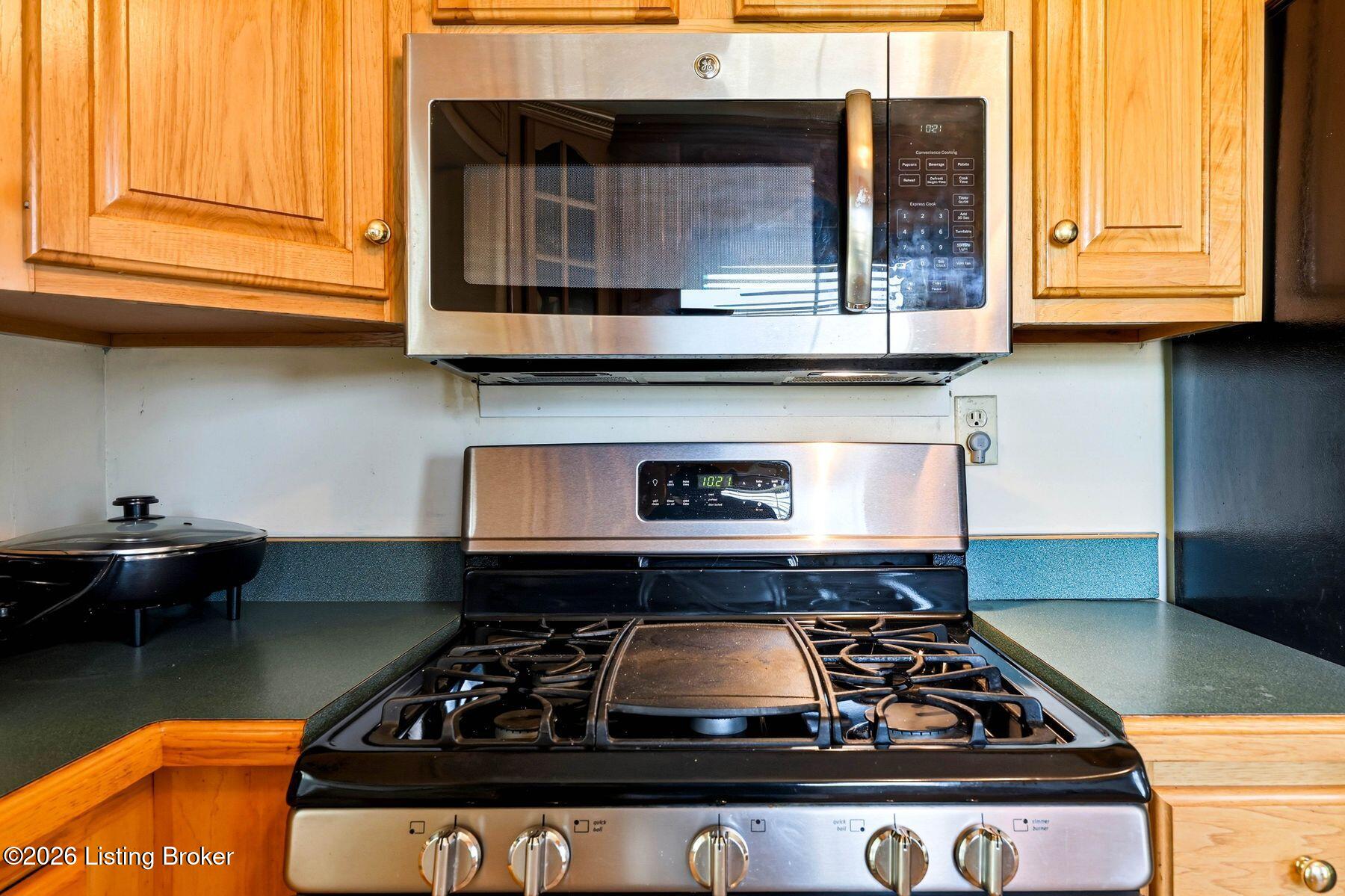 408 Hillcreek Road Shepherdsville, KY 40165 - Photo 9 of 70 photo_online_008