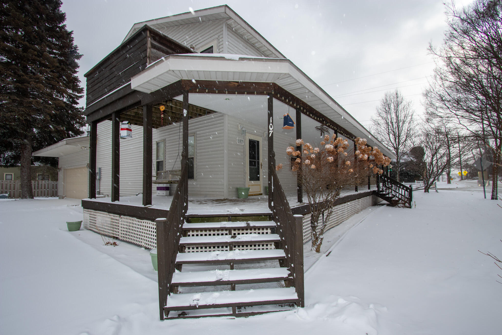 107 Center Street Michigan City, IN 46360 - Photo 4 of 67 a view of entryway with a front door