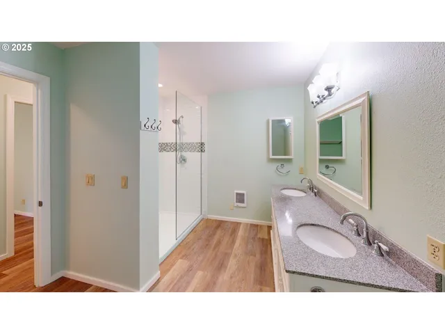 a black and white photo of a living room