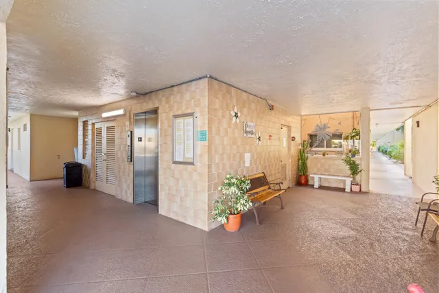 a view of livingroom with furniture
