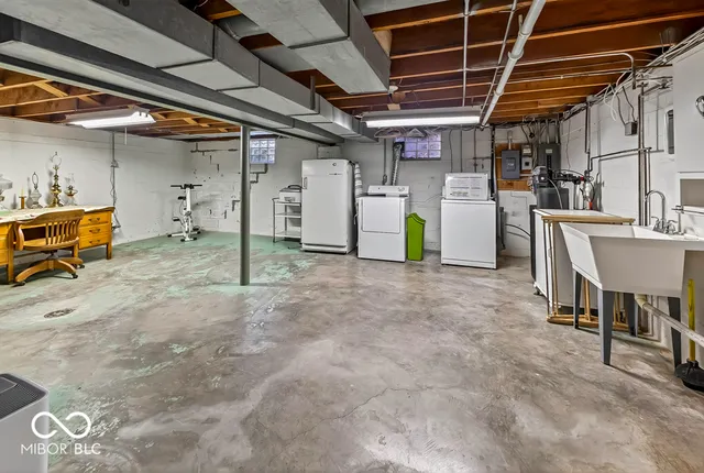 $285,000 | 1730 Tulip Drive, Homecroft, IN 46227