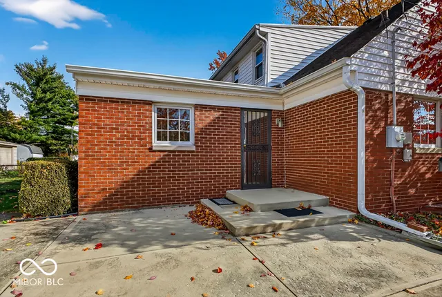 $285,000 | 1730 Tulip Drive, Homecroft, IN 46227