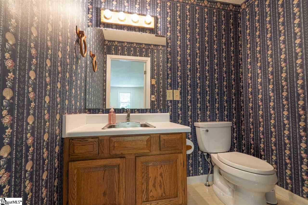 225 Lakeview Heights Road Pickens, SC 29671 - Photo 14 of 34