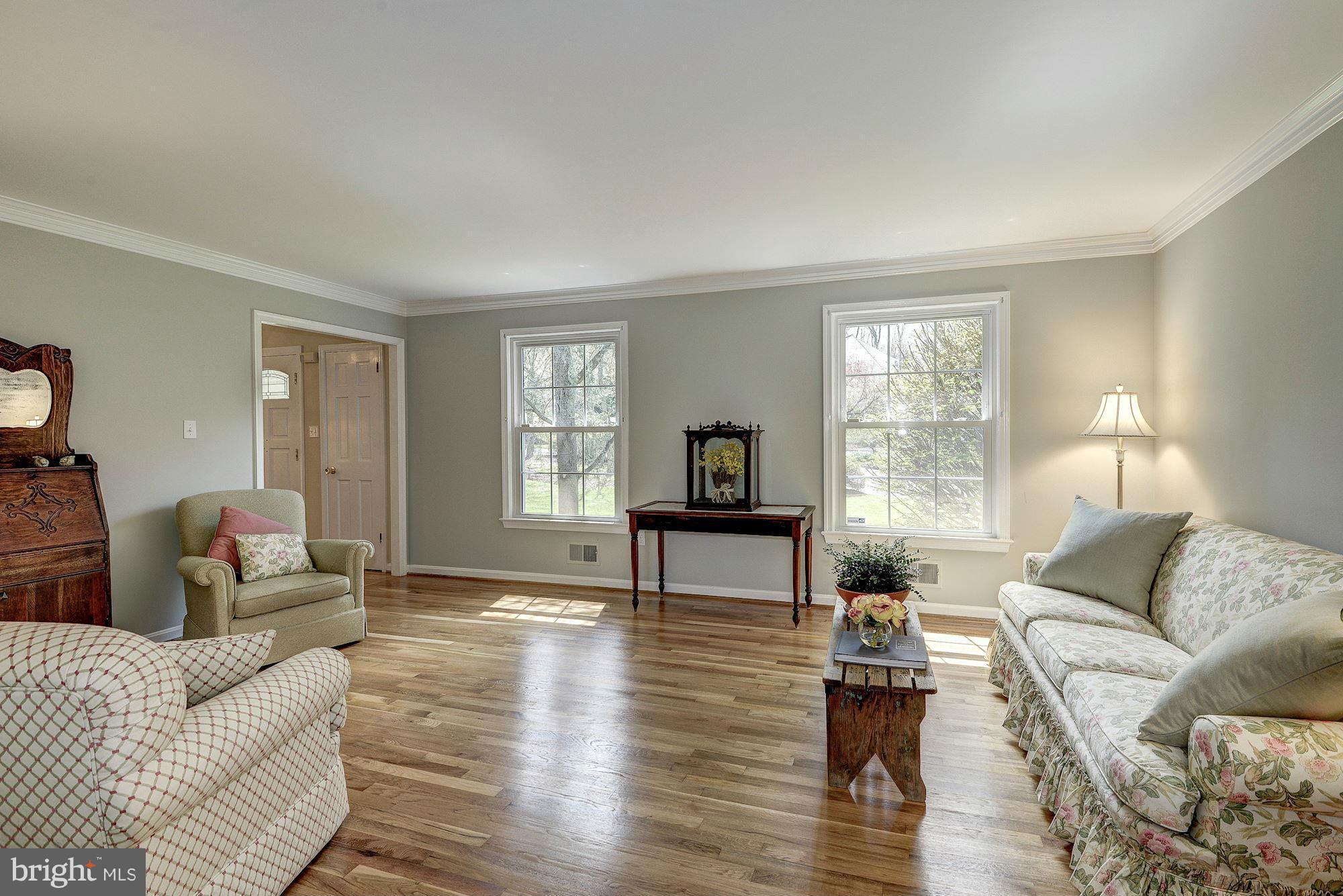 1211 Old Stable Road McLean, VA 22102 - Photo 3 of 20 Living Room