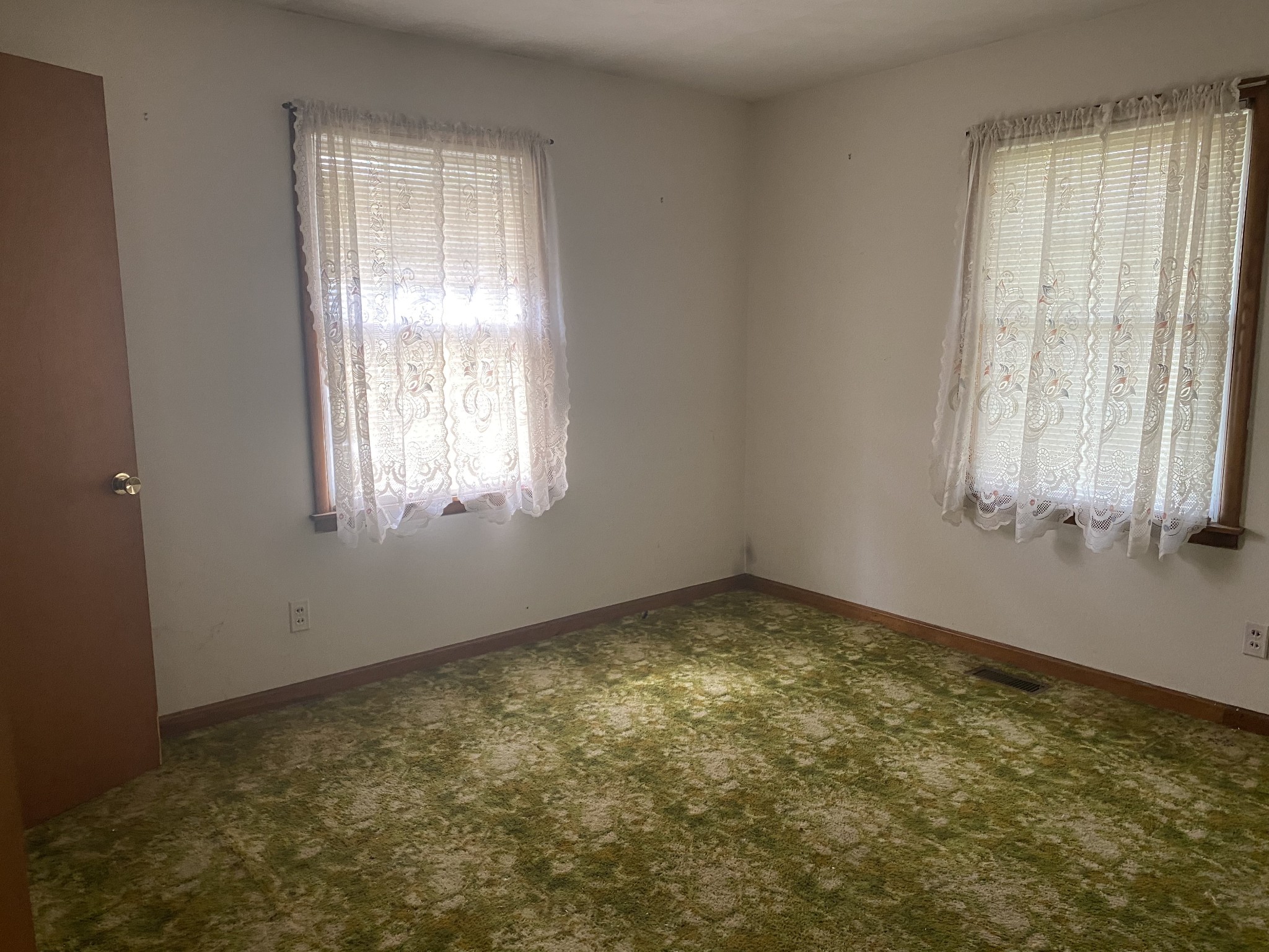 136 New Deal Potts Road Cottontown, TN 37048 - Photo 6 of 24 an empty room with window
