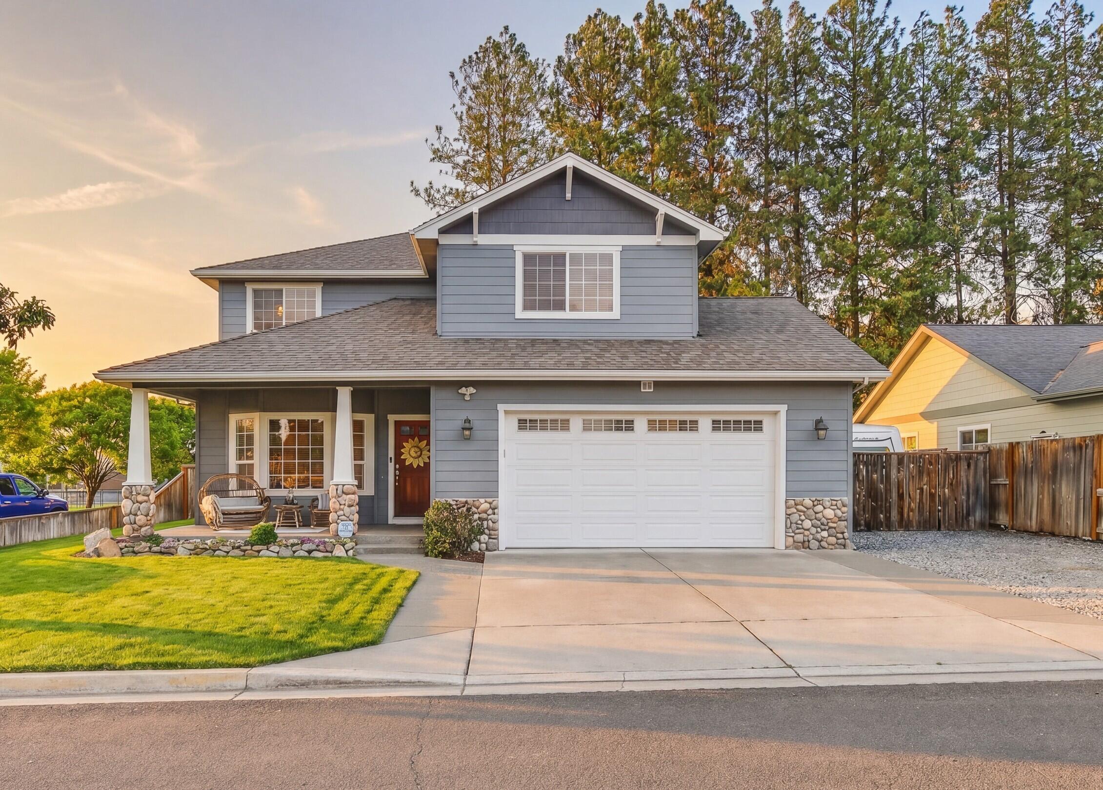 2011 Spruce Way Medford, OR 97501 - Photo 1 of 26 01-1 zoom