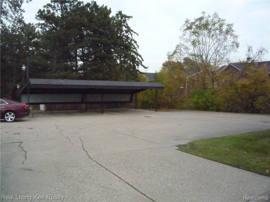 33590 Utica Road Fraser, MI 48026 - Photo 13 of 20 P1060345.JPG