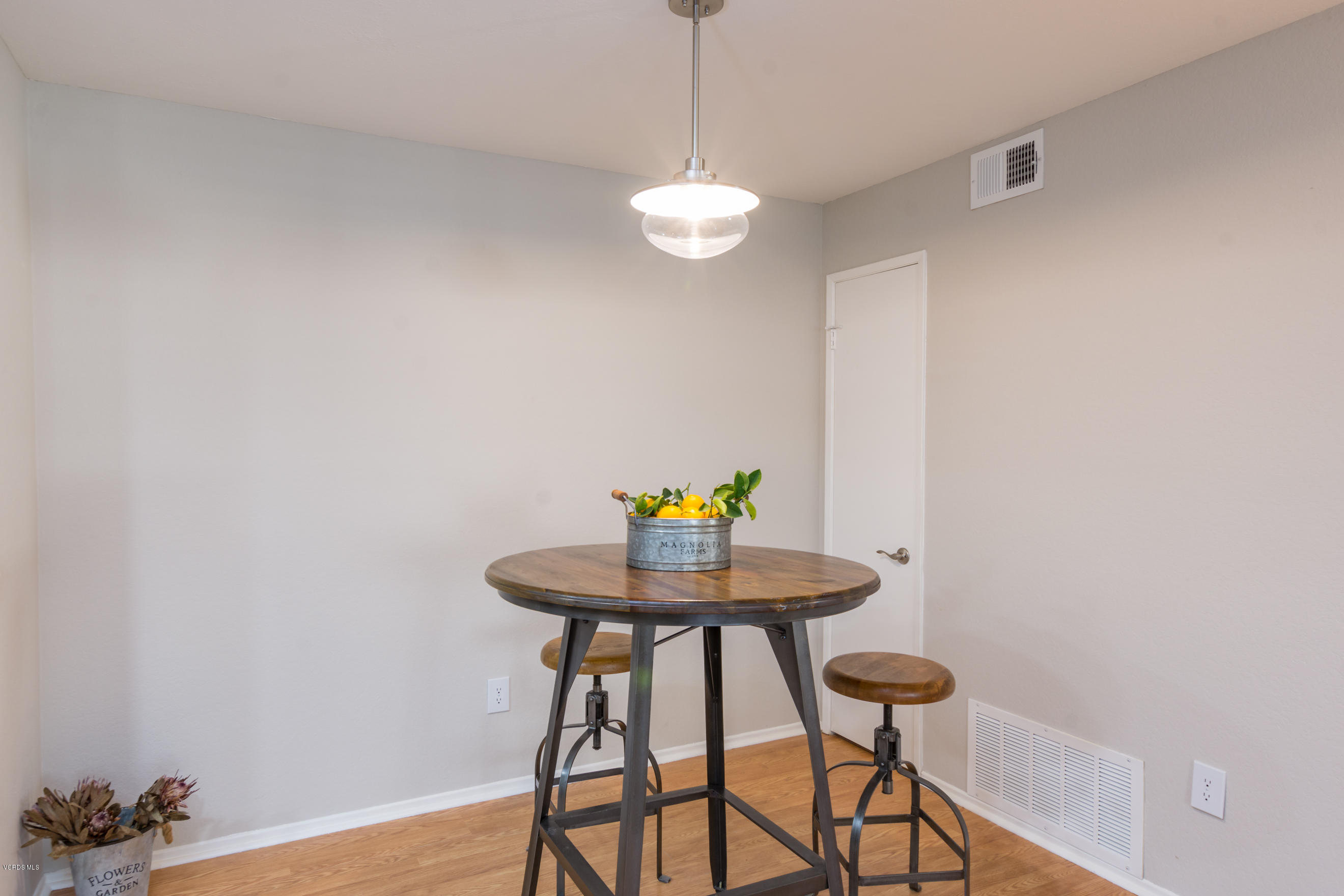 1055 Waltham Road, Unit F Simi Valley, CA 93065 - Photo 16 of 48 print_2