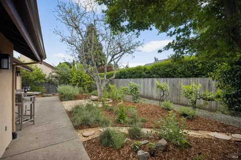 $845,000 | 435 La Quinta Lane, Sonoma, CA 95476