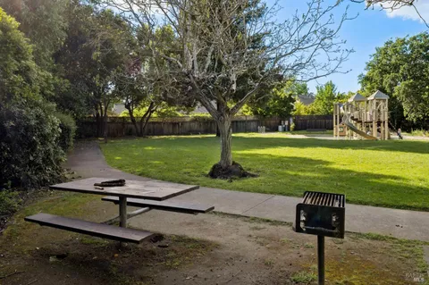 $845,000 | 435 La Quinta Lane, Sonoma, CA 95476