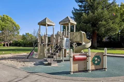 $845,000 | 435 La Quinta Lane, Sonoma, CA 95476