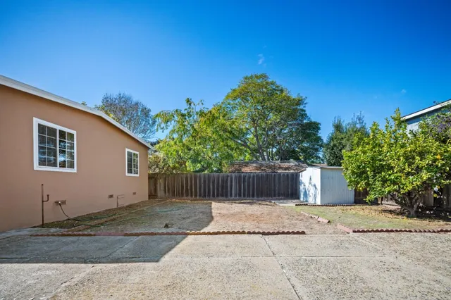a view of house with a yard