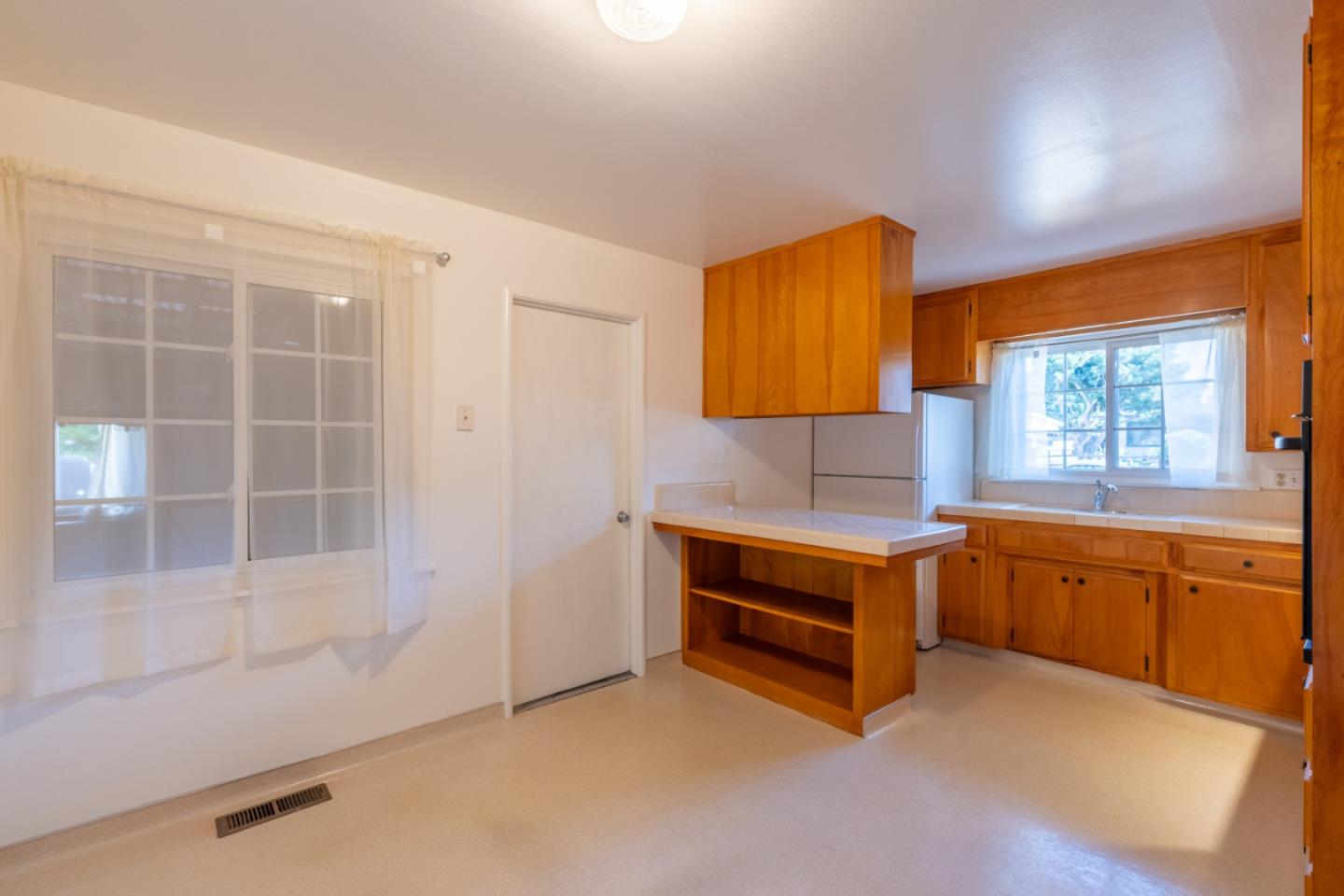 977 Trinity Avenue Seaside, CA 93955 - Photo 4 of 16