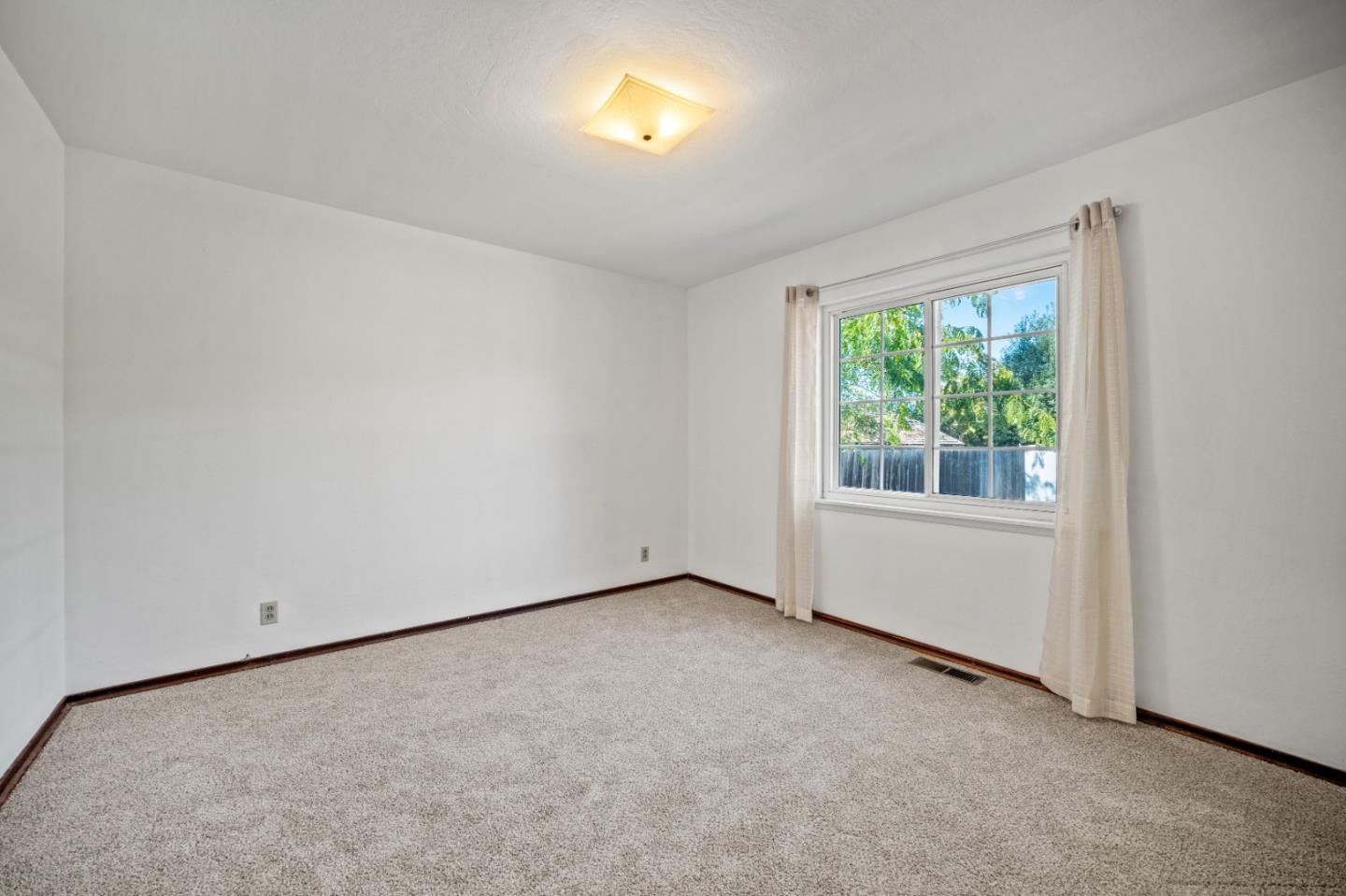 977 Trinity Avenue Seaside, CA 93955 - Photo 10 of 16