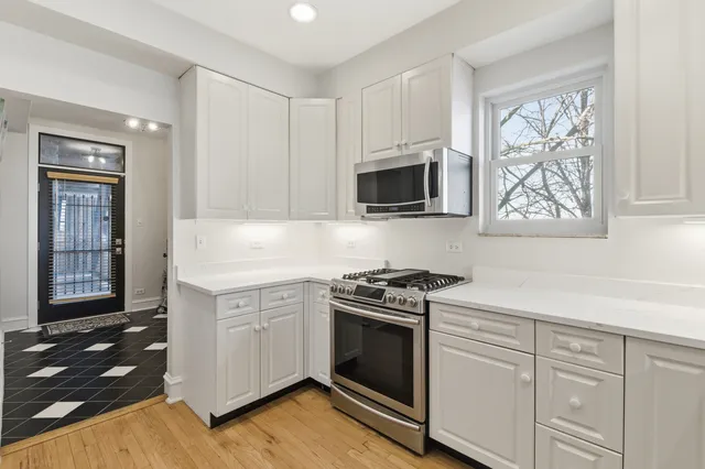 $499,900 | 7649 North Eastlake Terrace, Unit 2F, Chicago, IL 60626