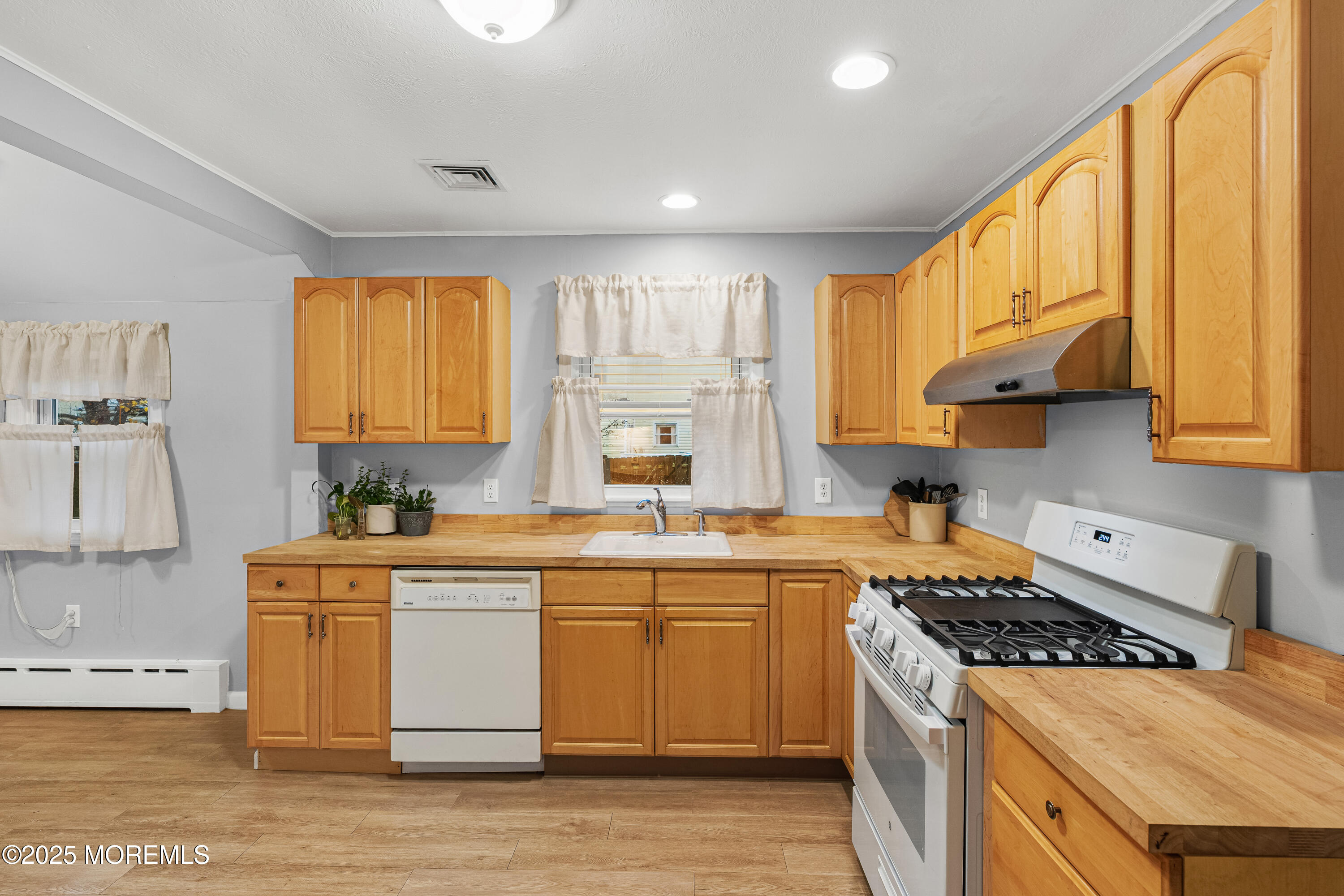 298 Poole Avenue Long Branch, NJ 07740 - Photo 18 of 44 298 Poole Ave Long Branch - Interiors-17