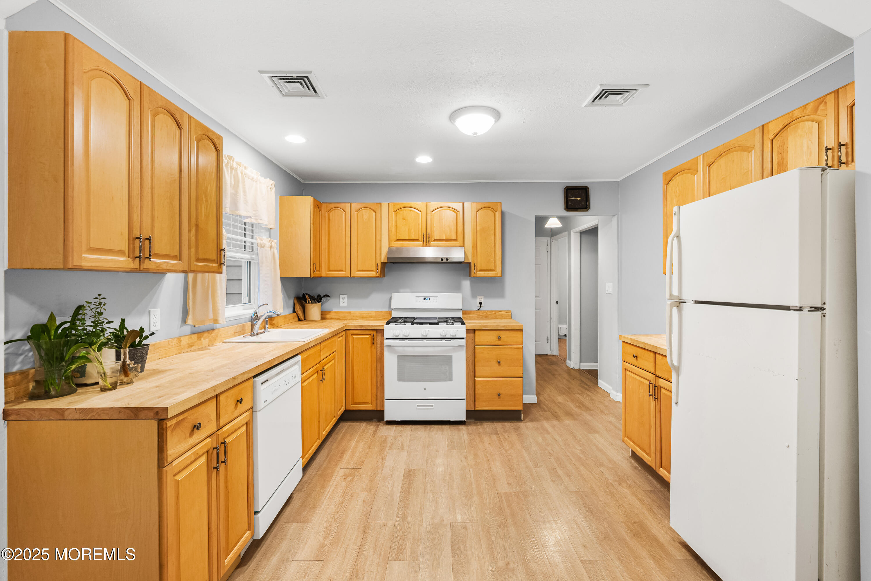 298 Poole Avenue Long Branch, NJ 07740 - Photo 19 of 44 298 Poole Ave Long Branch - Interiors-18