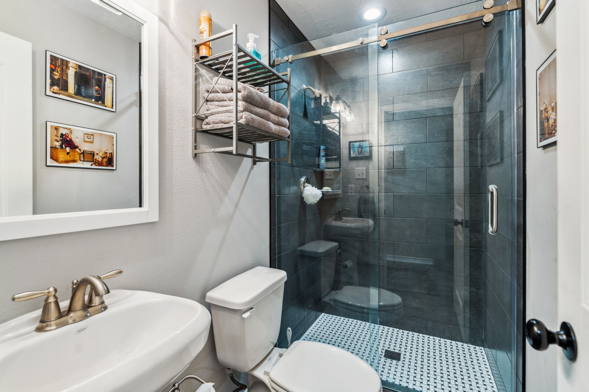 129 Bridgepoint Onalaska, TX 77360 - Photo 19 of 35 a bathroom with a shower a toilet and a sink