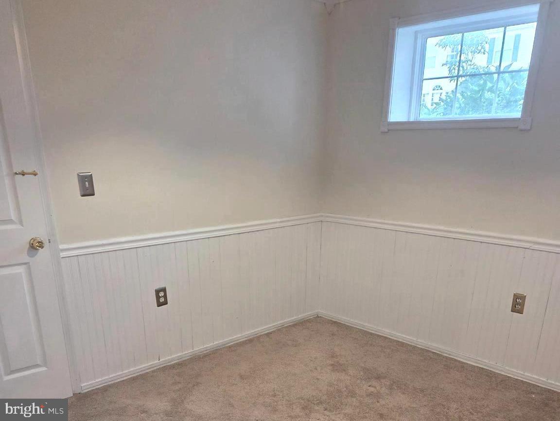 14387 Newbern Loop Gainesville, VA 20155 - Photo 24 of 38 an empty room with a window