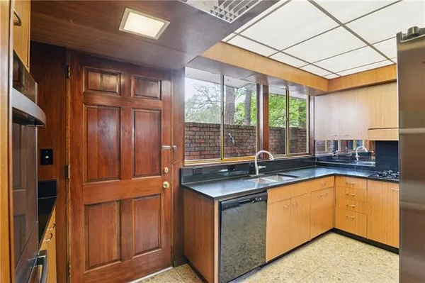 $6,800 | 4101 St Charles Avenue, New Orleans, LA 70115