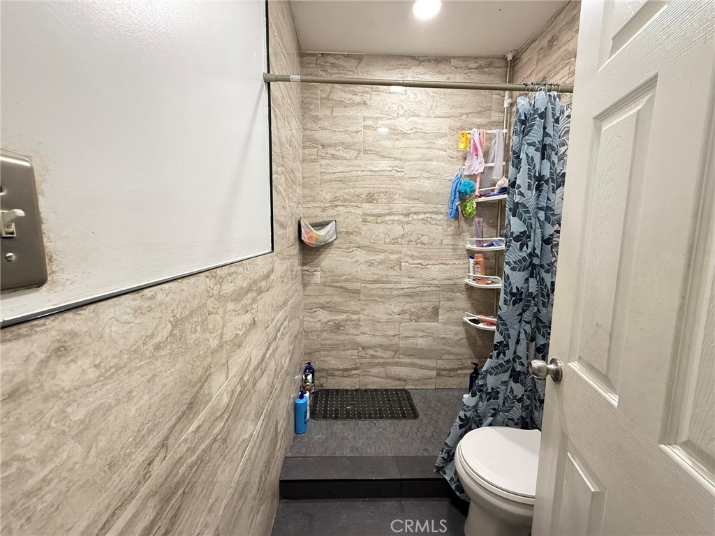 3625 East Marcelle Street Compton, CA 90221 - Photo 9 of 21 FULL BATHROOM