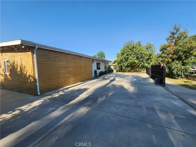 a view of a backyard of the house
