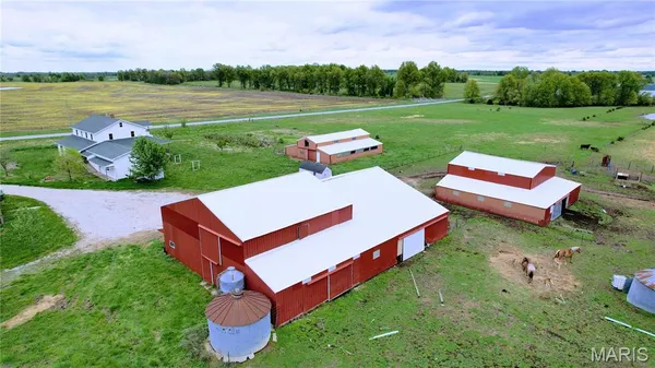 $295,000 | 29595 Highway 3, La Plata, MO 63549