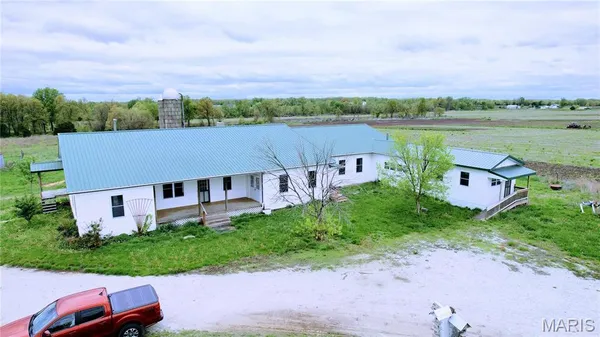 $295,000 | 29595 Highway 3, La Plata, MO 63549