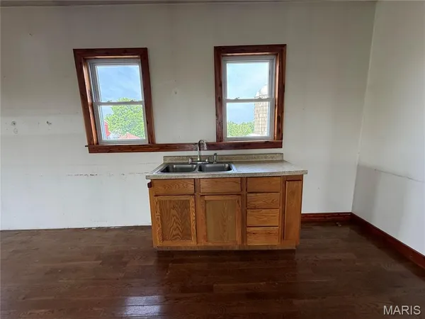 $295,000 | 29595 Highway 3, La Plata, MO 63549