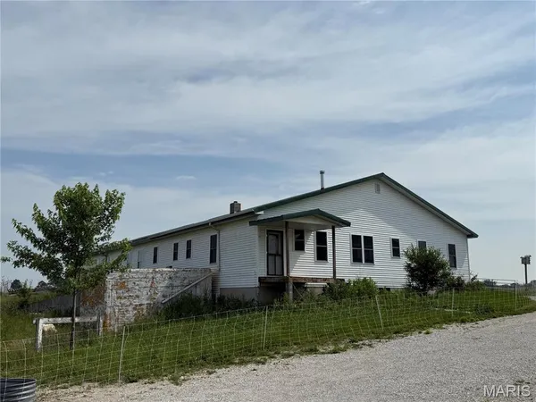 $295,000 | 29595 Highway 3, La Plata, MO 63549