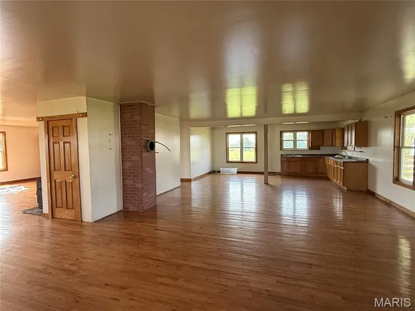 $295,000 | 29595 Highway 3, La Plata, MO 63549