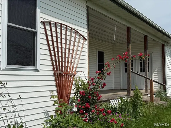 $295,000 | 29595 Highway 3, La Plata, MO 63549