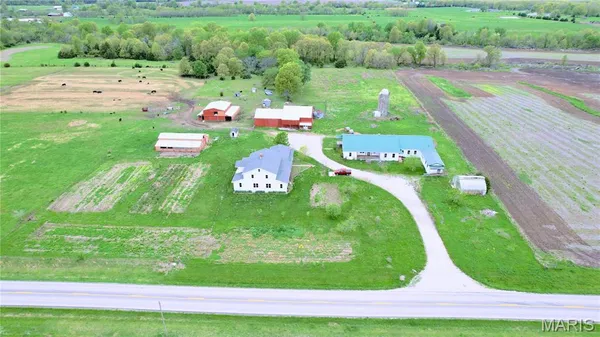 $295,000 | 29595 Highway 3, La Plata, MO 63549