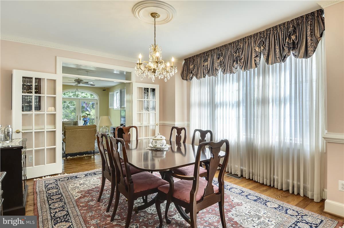 309 Rucker Place Alexandria, VA 22301 - Photo 6 of 29 Elegant Dining Room
