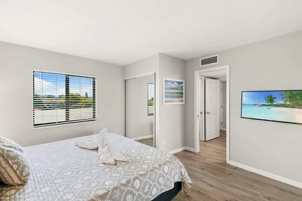 $465,000 | 1085 Bald Eagle Drive, Unit 406, Marco Island, FL 34145