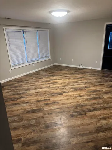 $1,500 | 105 South Behrens Avenue, Washington, IL 61571