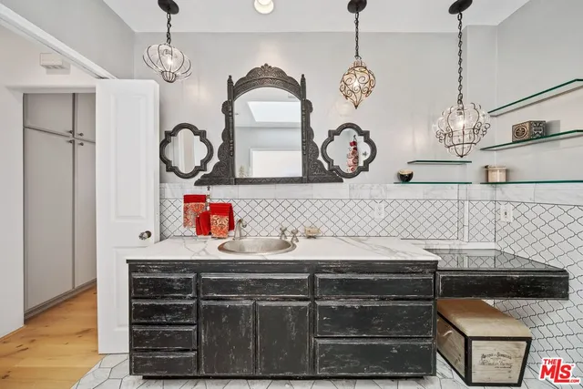 $5,500,000 | 2116 3rd Street, Santa Monica, CA 90405