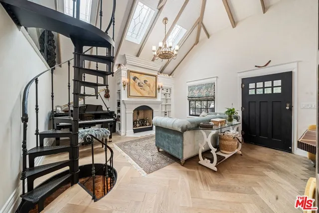 $5,500,000 | 2116 3rd Street, Santa Monica, CA 90405