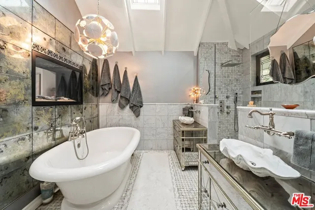 $5,500,000 | 2116 3rd Street, Santa Monica, CA 90405