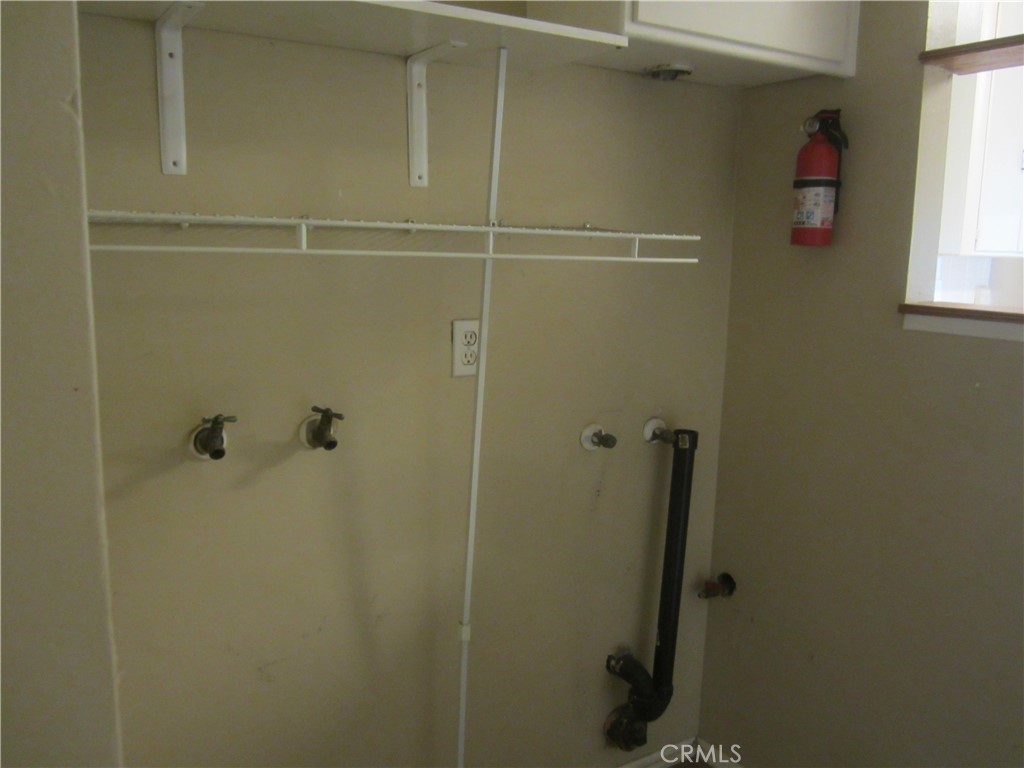 6725 De Anza Avenue Riverside, CA 92506 - Photo 12 of 25 a bathroom with a shower
